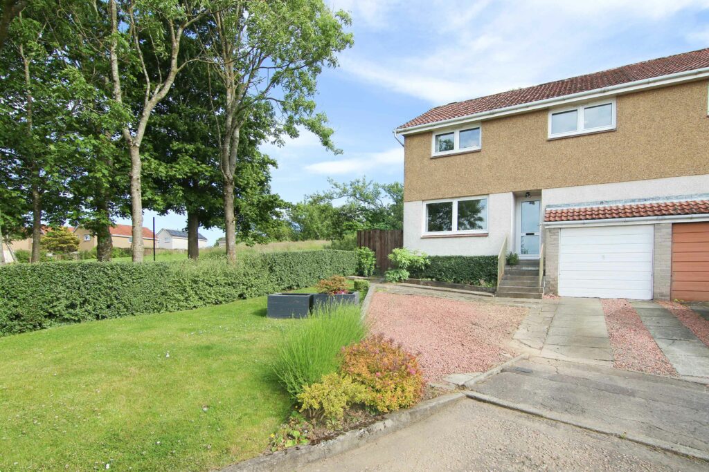 66 Curriehill Castle Drive, Balerno, EH14 5TD