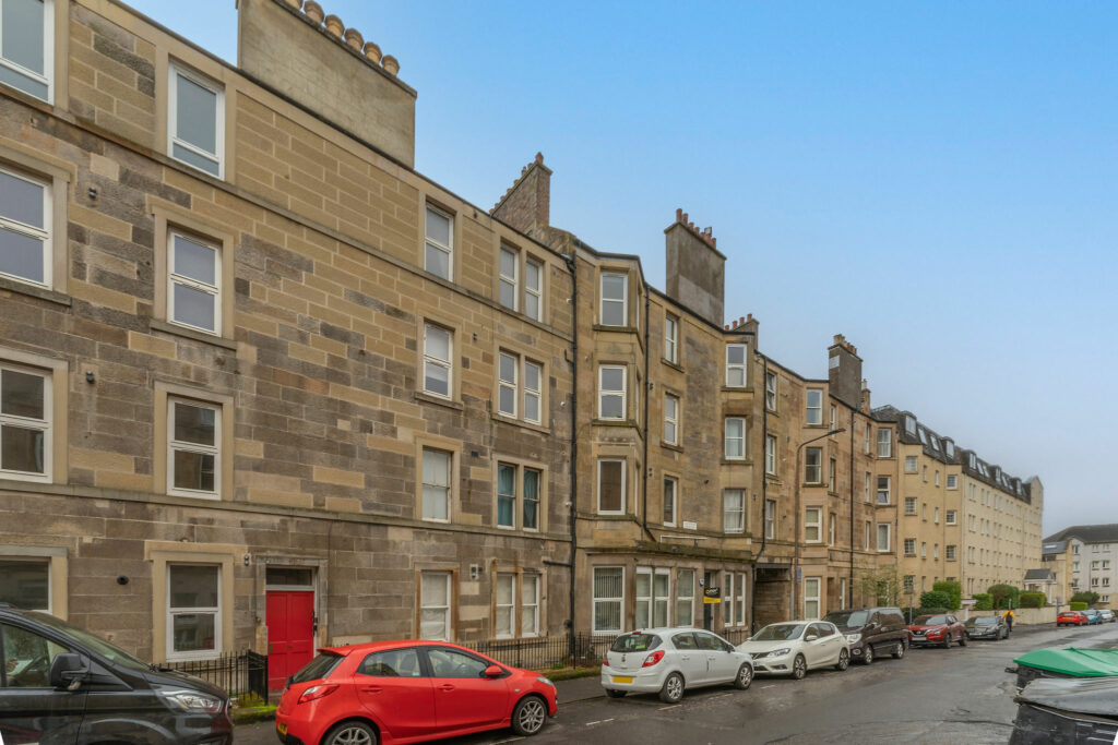 35/13 Caledonian Crescent, Edinburgh, EH11 2AH