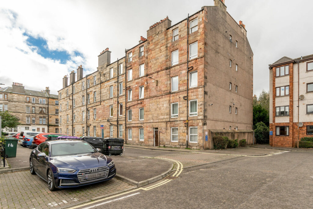 3/15 South Lorne Place, Edinburgh, EH6 8QN