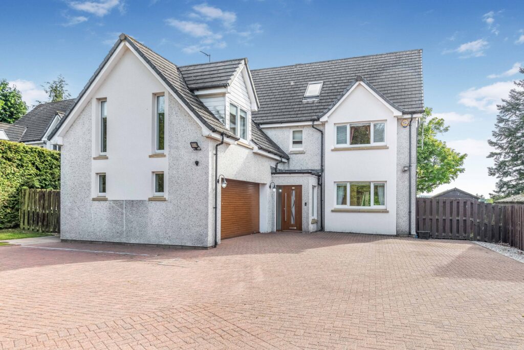 28B Ochlochy Park, Dunblane FK15 0DX