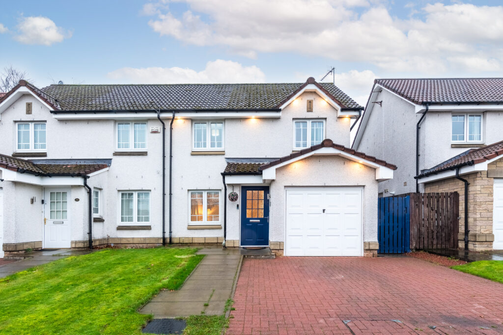 32 Glentye Drive, Tullibody, FK10 2UR