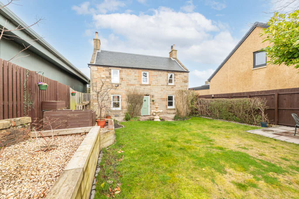 238 Main Street, East Calder, Livingston EH53 0EN