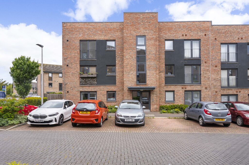 1/1 Skylark Place, Edinburgh, EH15 1AA