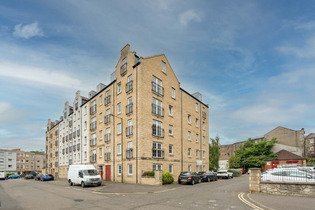 6/3 Giles Street, Leith, EH6 6DA