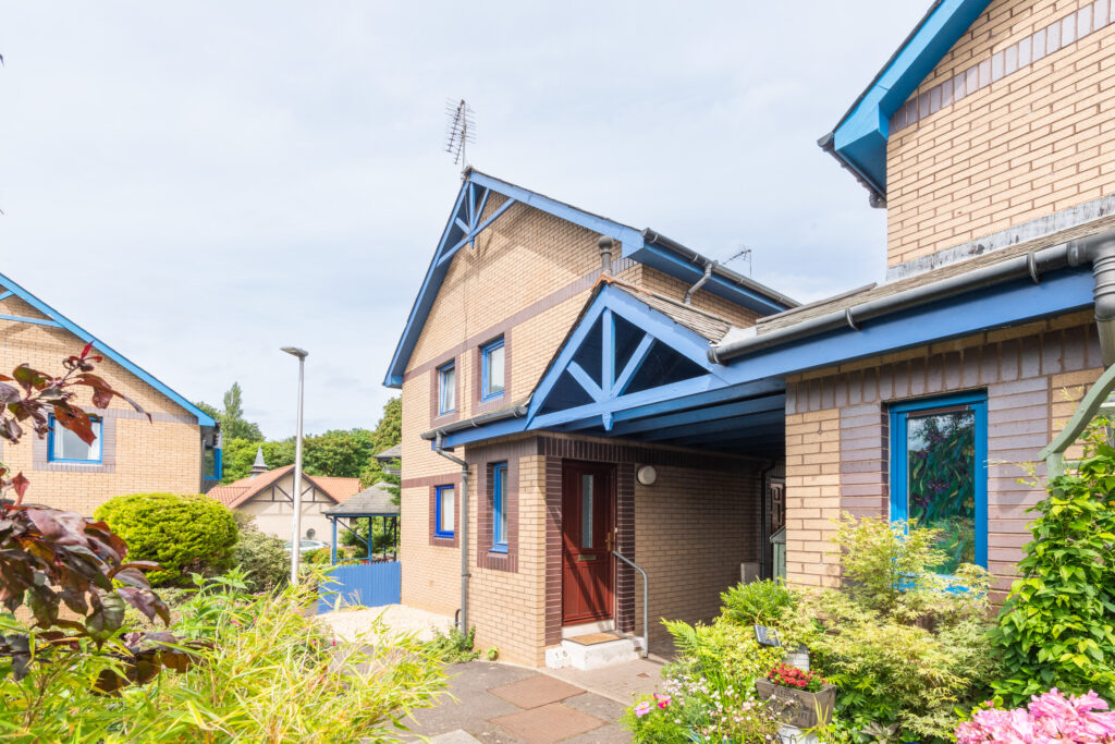 16 Esk View Grove, Dalkeith EH22