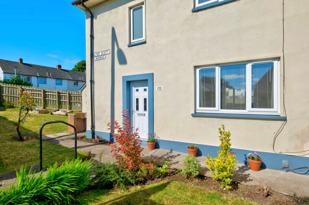 132 Walter Scott Avenue, Edinburgh, EH16 5RN