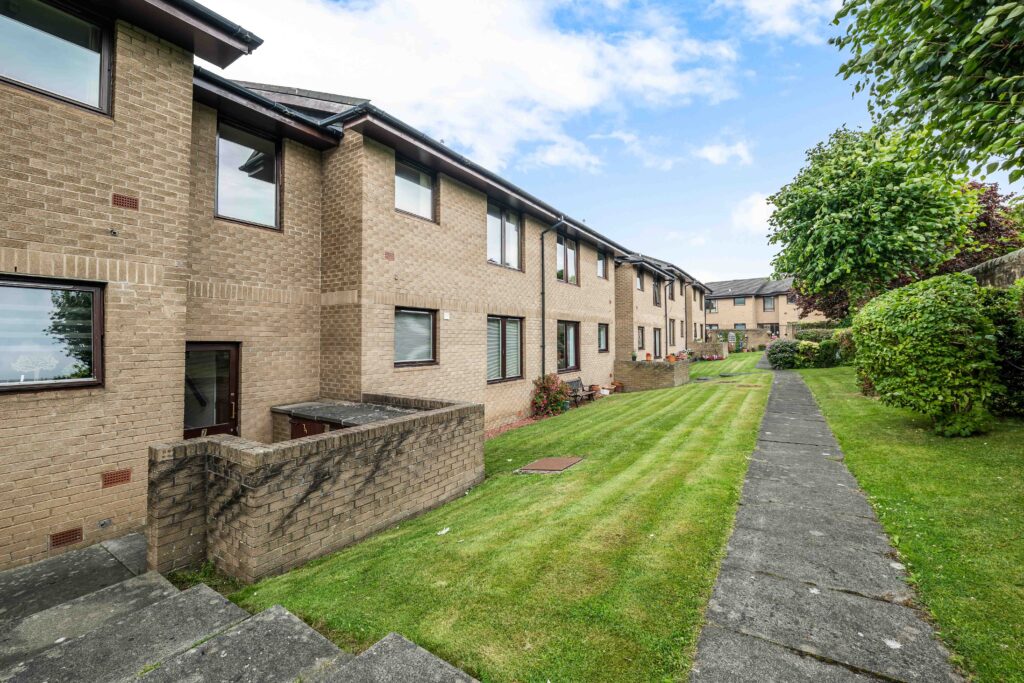7/4 Wardiefield, Edinburgh, EH5 1RX