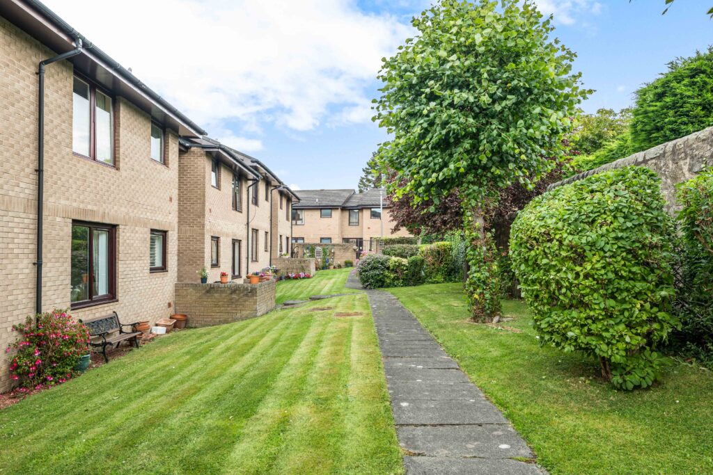 7/4 Wardiefield, Edinburgh, EH5 1RX