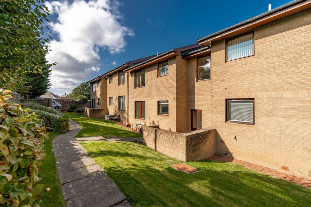 7/4 Wardiefield, Edinburgh, EH5 1RX