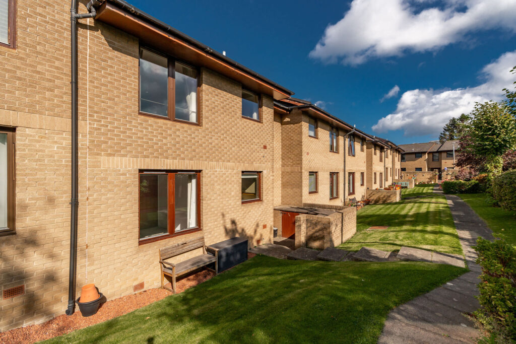 7/4 Wardiefield, Edinburgh, EH5 1RX